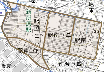 駅南とその周辺の地図。町の範囲を重ねている