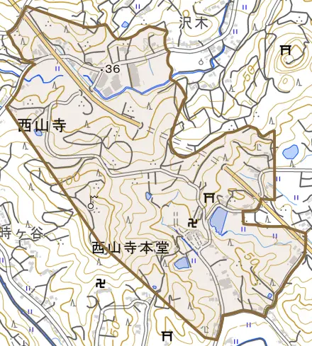 西山寺とその周辺の地図。町の範囲を重ねている