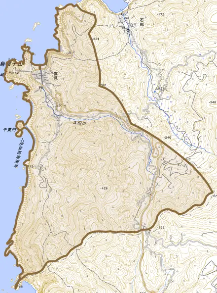 雲見とその周辺の地図。町の範囲を重ねている