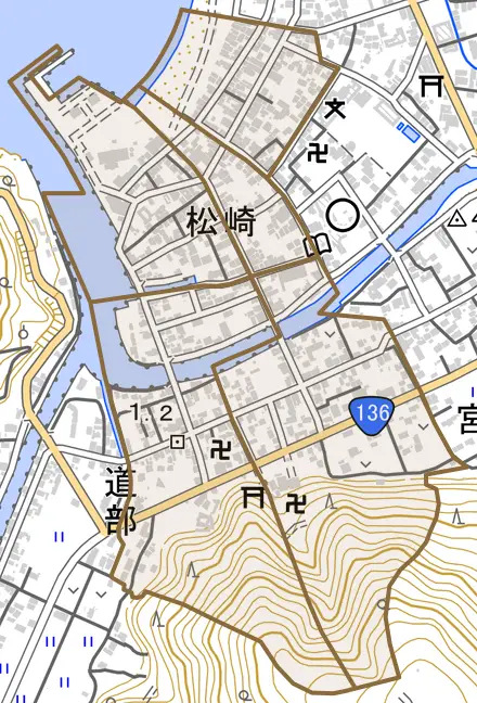 松崎とその周辺の地図。町の範囲を重ねている