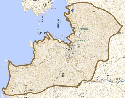 妻良とその周辺の地図。町の範囲を重ねている