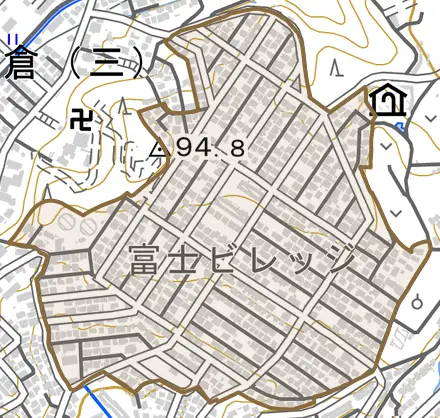 富士ビレッジとその周辺の地図。町の範囲を重ねている