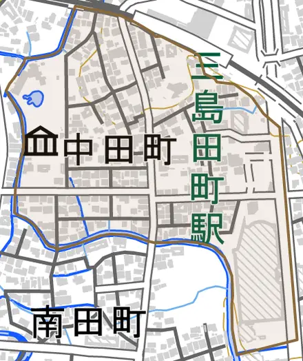 中田町とその周辺の地図。町の範囲を重ねている