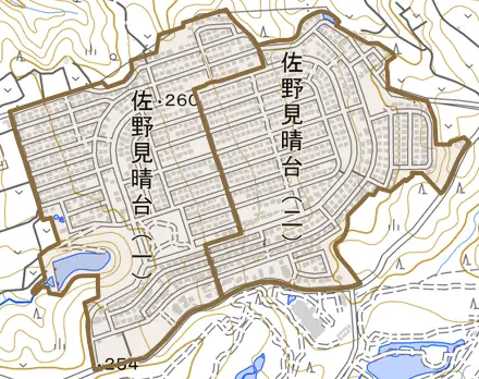佐野見晴台とその周辺の地図。町の範囲を重ねている