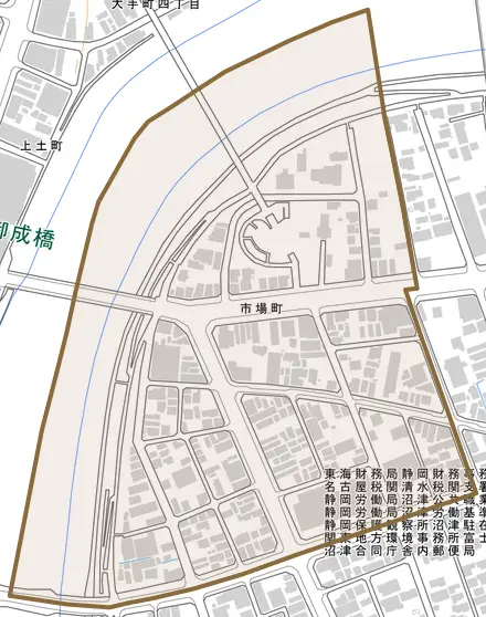 市場町とその周辺の地図。町の範囲を重ねている