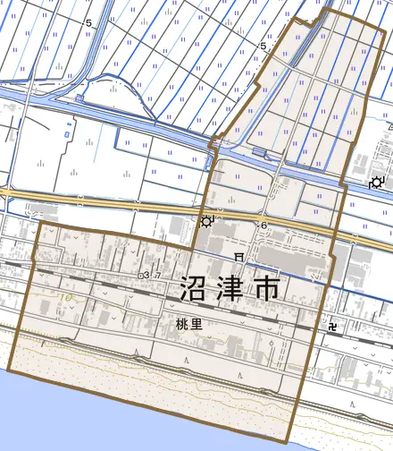 桃里とその周辺の地図。町の範囲を重ねている