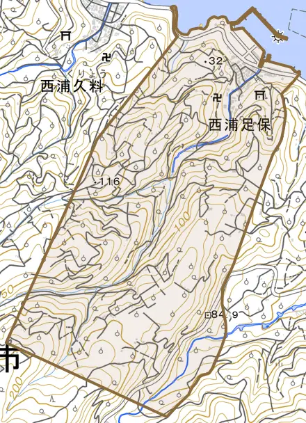 西浦足保とその周辺の地図。町の範囲を重ねている
