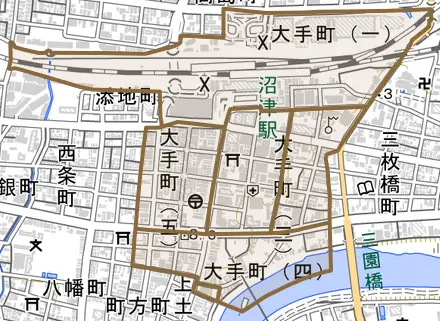 大手町とその周辺の地図。町の範囲を重ねている