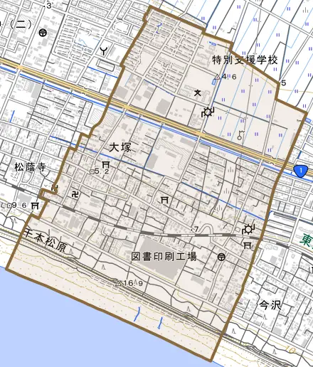 大塚とその周辺の地図。町の範囲を重ねている