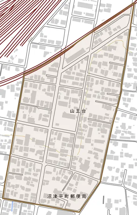 山王台とその周辺の地図。町の範囲を重ねている