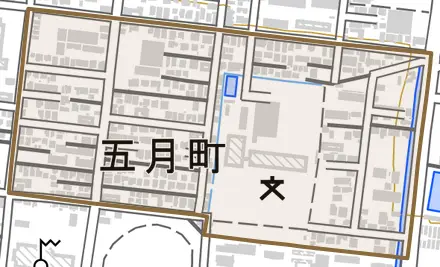 五月町とその周辺の地図。町の範囲を重ねている