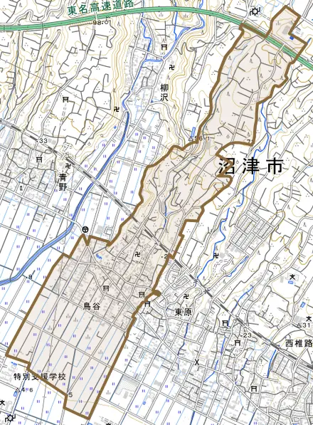 鳥谷とその周辺の地図。町の範囲を重ねている