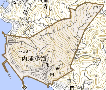 内浦小海とその周辺の地図。町の範囲を重ねている