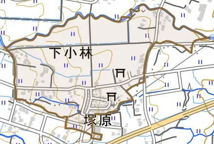 下小林とその周辺の地図。町の範囲を重ねている