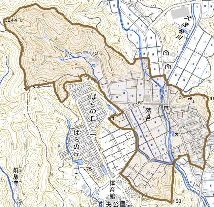落合とその周辺の地図。町の範囲を重ねている
