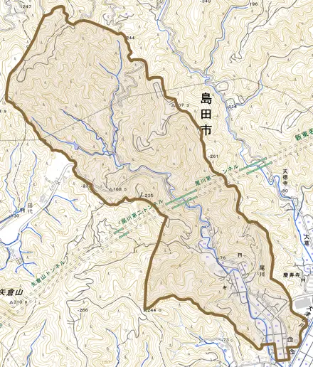 尾川とその周辺の地図。町の範囲を重ねている