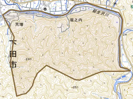 荒増とその周辺の地図。町の範囲を重ねている