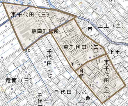 東千代田とその周辺の地図。町の範囲を重ねている