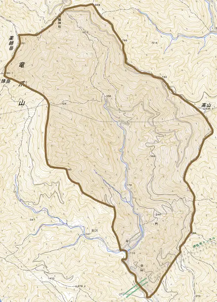 平山とその周辺の地図。町の範囲を重ねている
