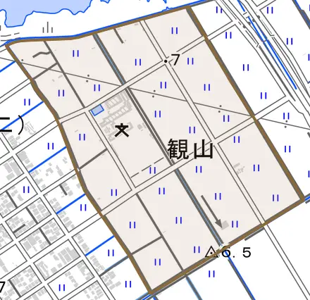 観山とその周辺の地図。町の範囲を重ねている