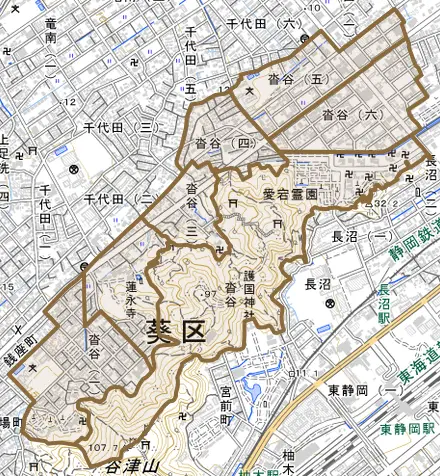沓谷とその周辺の地図。町の範囲を重ねている