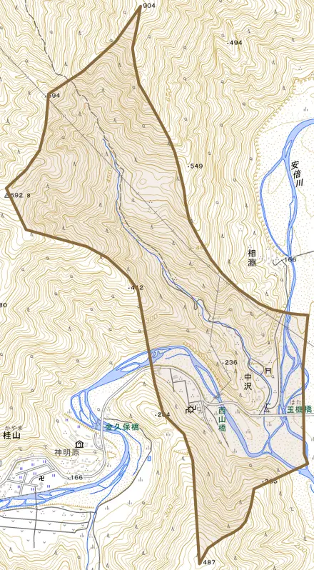 中沢とその周辺の地図。町の範囲を重ねている
