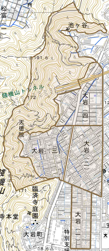 大岩とその周辺の地図。町の範囲を重ねている