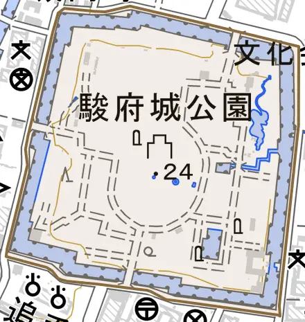 駿府城公園とその周辺の地図。町の範囲を重ねている