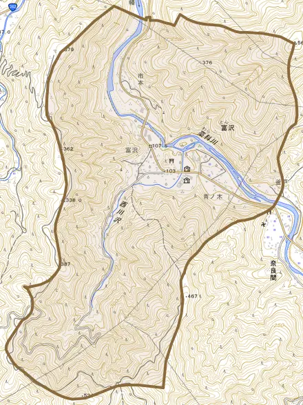 富沢とその周辺の地図。町の範囲を重ねている