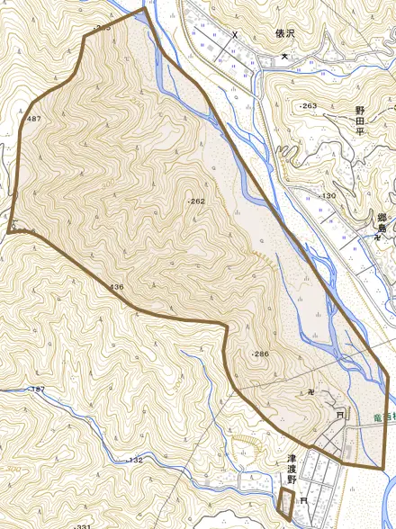 津渡野とその周辺の地図。町の範囲を重ねている