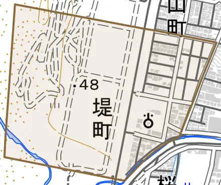 堤町とその周辺の地図。町の範囲を重ねている