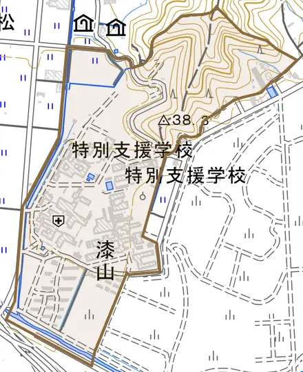 漆山とその周辺の地図。町の範囲を重ねている