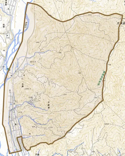 牛妻とその周辺の地図。町の範囲を重ねている