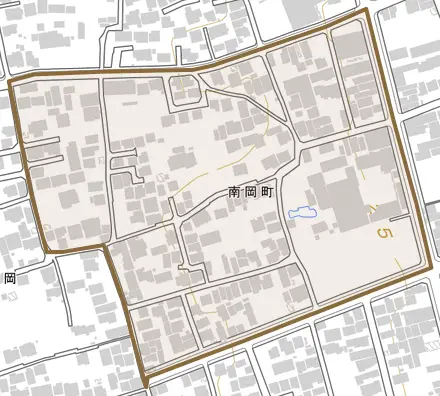 南岡町とその周辺の地図。町の範囲を重ねている