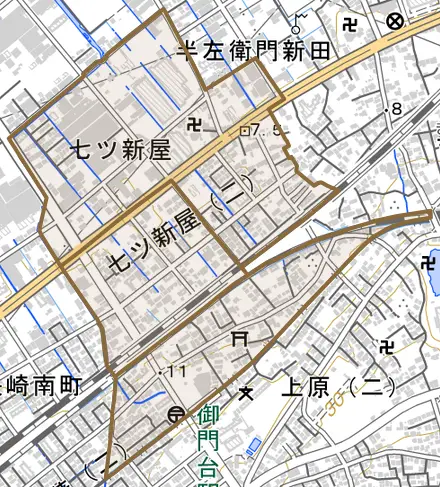 七ツ新屋とその周辺の地図。町の範囲を重ねている