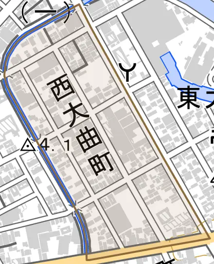 西大曲町とその周辺の地図。町の範囲を重ねている