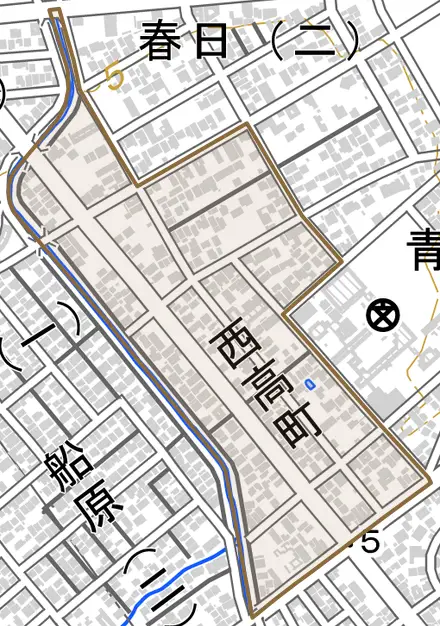 西高町とその周辺の地図。町の範囲を重ねている