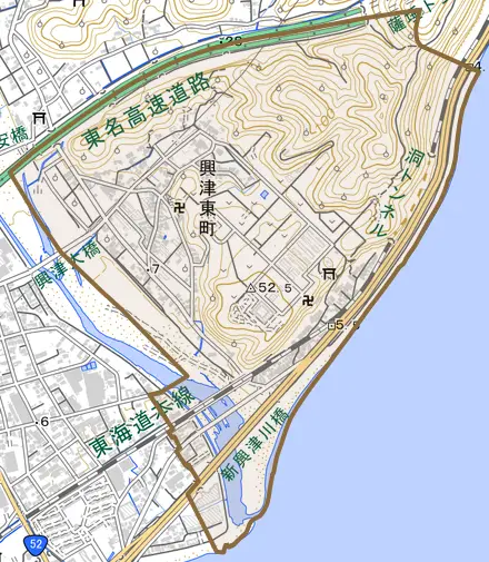 興津東町とその周辺の地図。町の範囲を重ねている