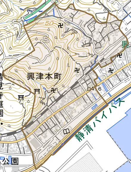 興津本町とその周辺の地図。町の範囲を重ねている