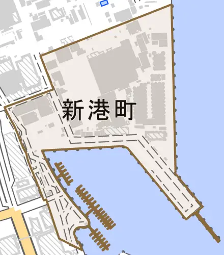新港町とその周辺の地図。町の範囲を重ねている
