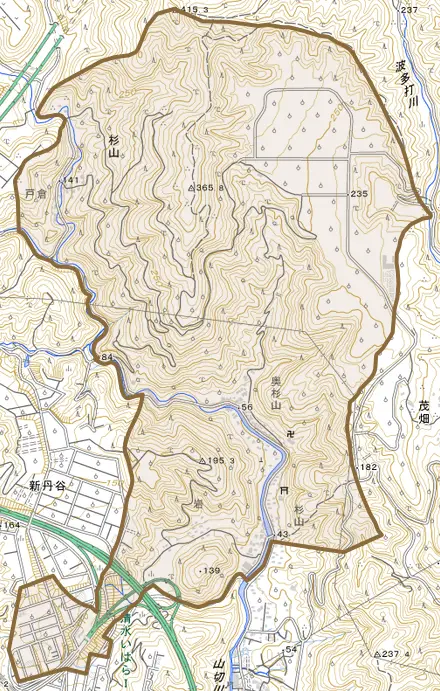 杉山とその周辺の地図。町の範囲を重ねている