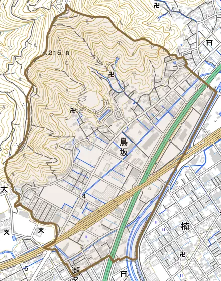 鳥坂とその周辺の地図。町の範囲を重ねている