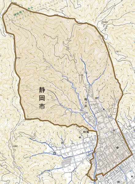 梅ヶ谷とその周辺の地図。町の範囲を重ねている