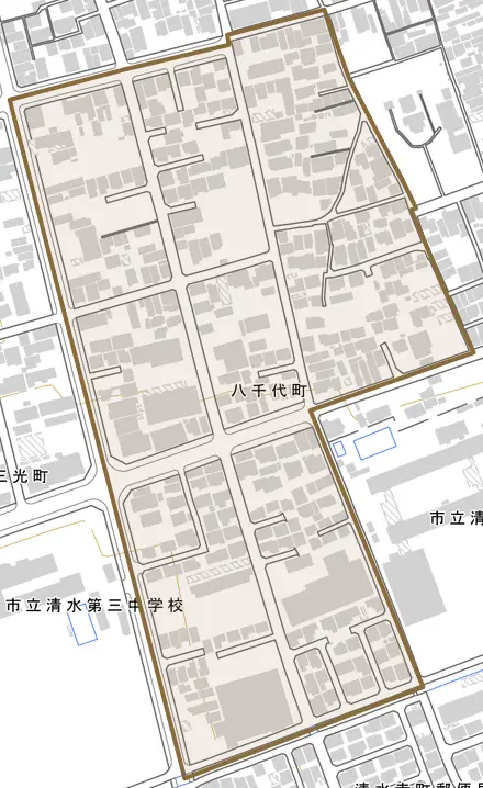 八千代町とその周辺の地図。町の範囲を重ねている