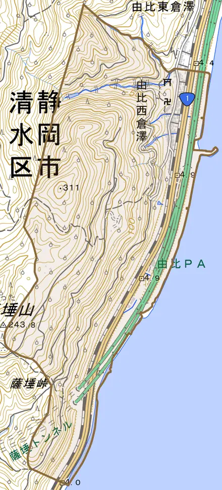 由比西倉澤とその周辺の地図。町の範囲を重ねている