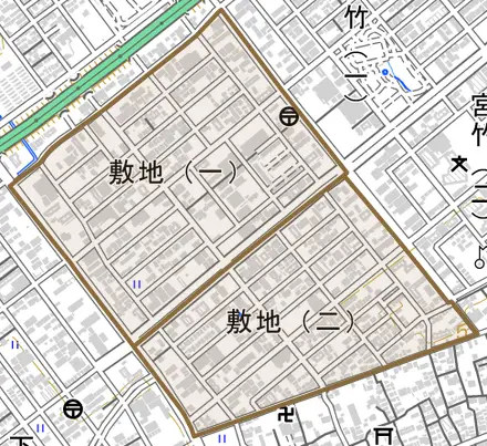 敷地とその周辺の地図。町の範囲を重ねている
