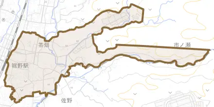 茶畑とその周辺の地図。町の範囲を重ねている