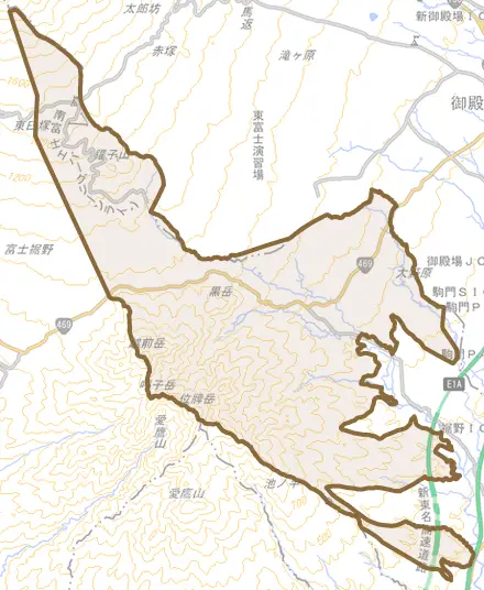 須山とその周辺の地図。町の範囲を重ねている