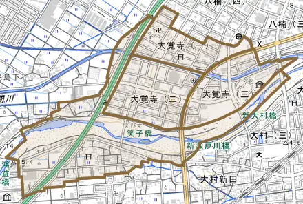 大覚寺とその周辺の地図。町の範囲を重ねている