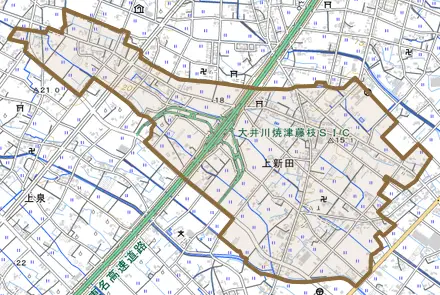 上新田とその周辺の地図。町の範囲を重ねている